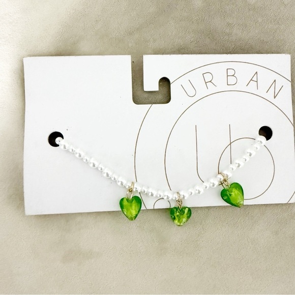NWT Urban Outfitters Pearl and Green Heart Necklace - Picture 1 of 2